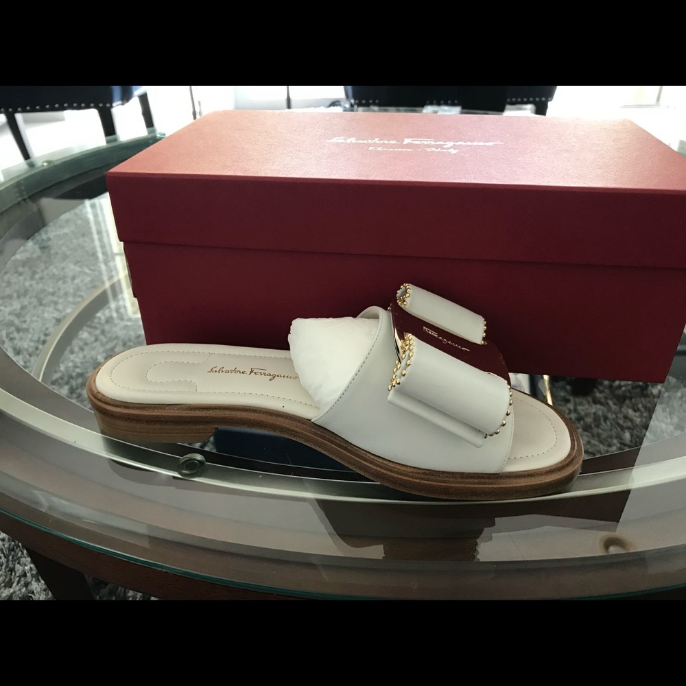 Women’s Salvatore Ferragamo sandals size 7
